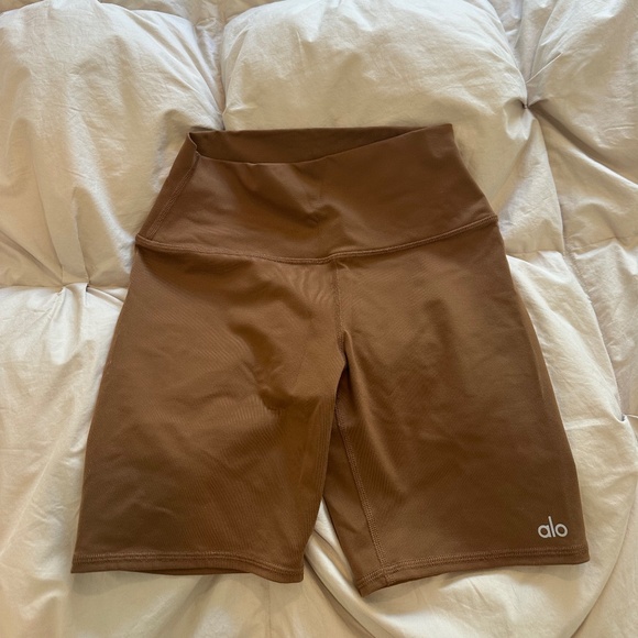 Alo 7" High-Waist Biker Short - Brown 🤎 - Picture 3 of 5
